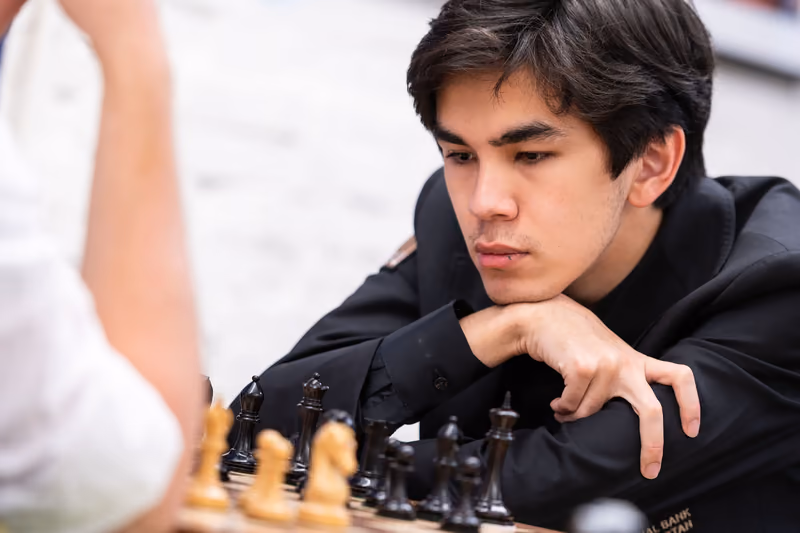 Javokhir Sindarov playing chess