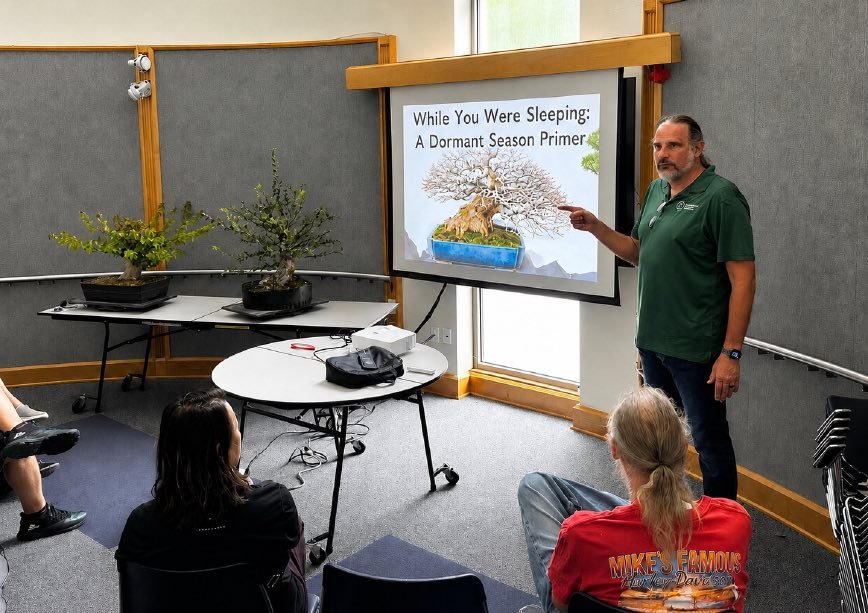 Scott Barboza presenting to a seated group during his seminar.